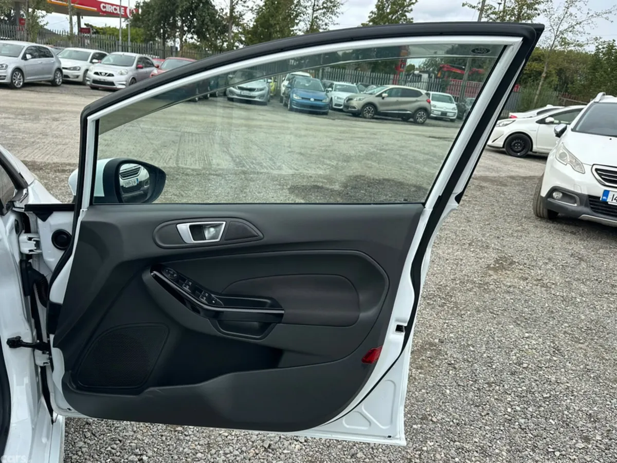 Ford Fiesta Hatchback, Petrol, 2015, White
