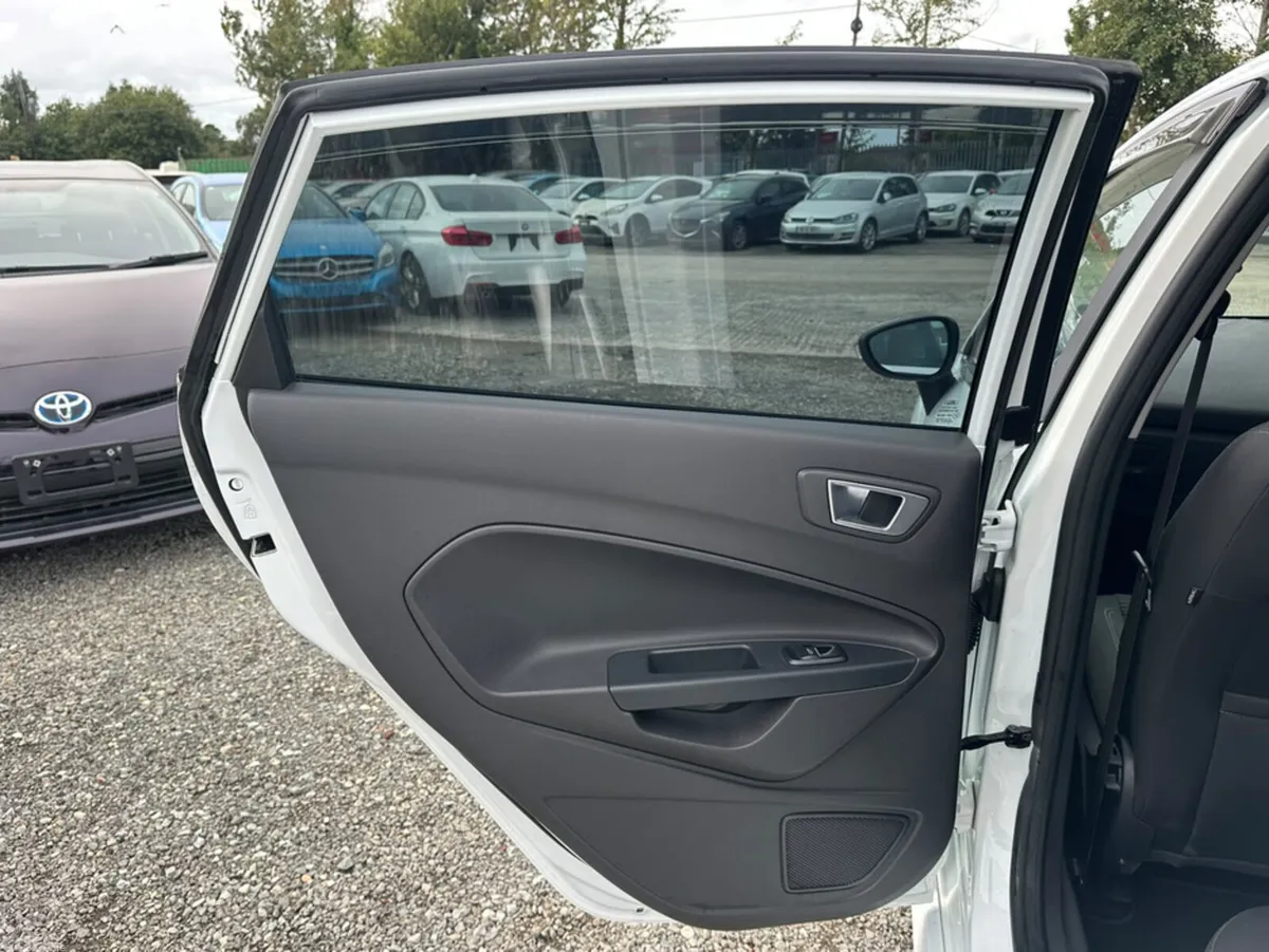 Ford Fiesta Hatchback, Petrol, 2015, White