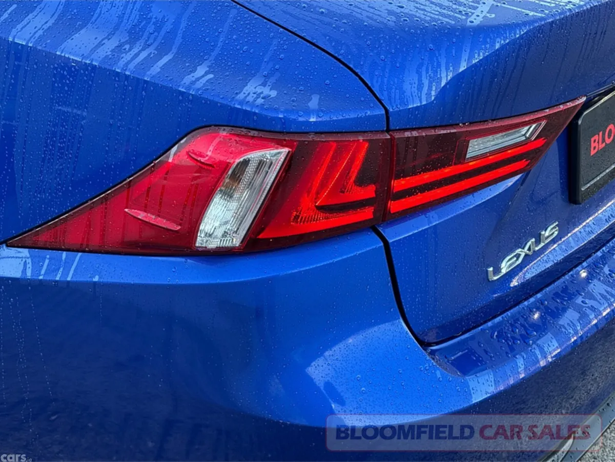 Lexus IS Saloon, Petrol Hybrid, 2013, Blue