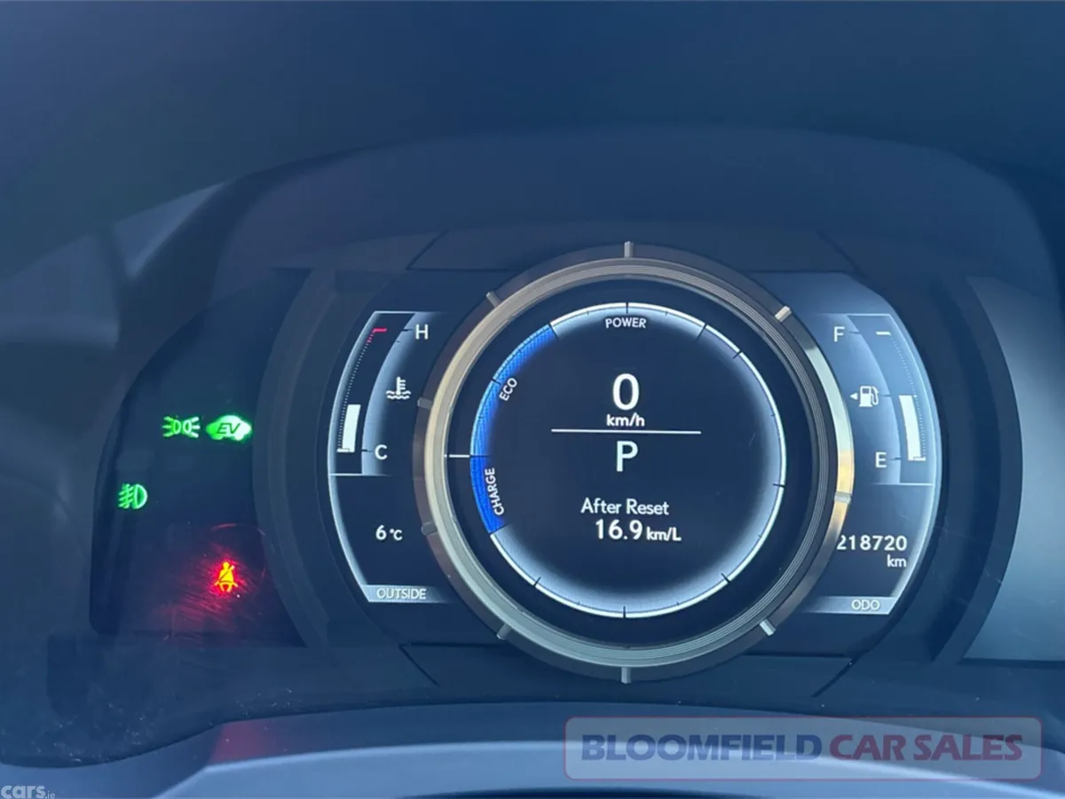 Lexus IS Saloon, Petrol Hybrid, 2013, Blue