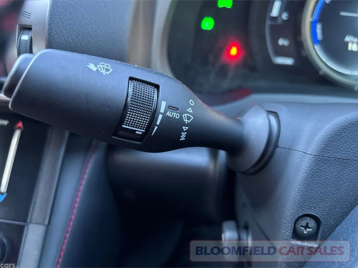 Lexus IS Saloon, Petrol Hybrid, 2013, Blue
