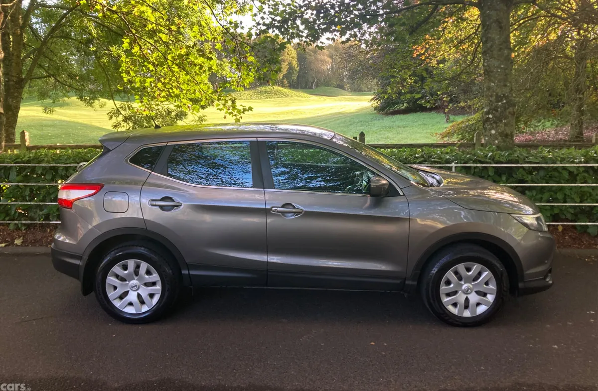 Nissan Qashqai Hatchback, Petrol, 2015, Grey