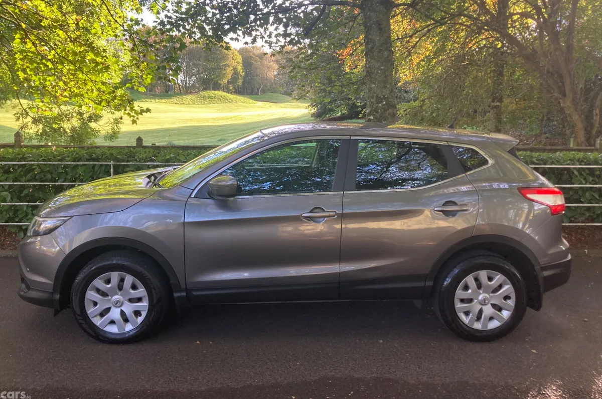 Nissan Qashqai Hatchback, Petrol, 2015, Grey