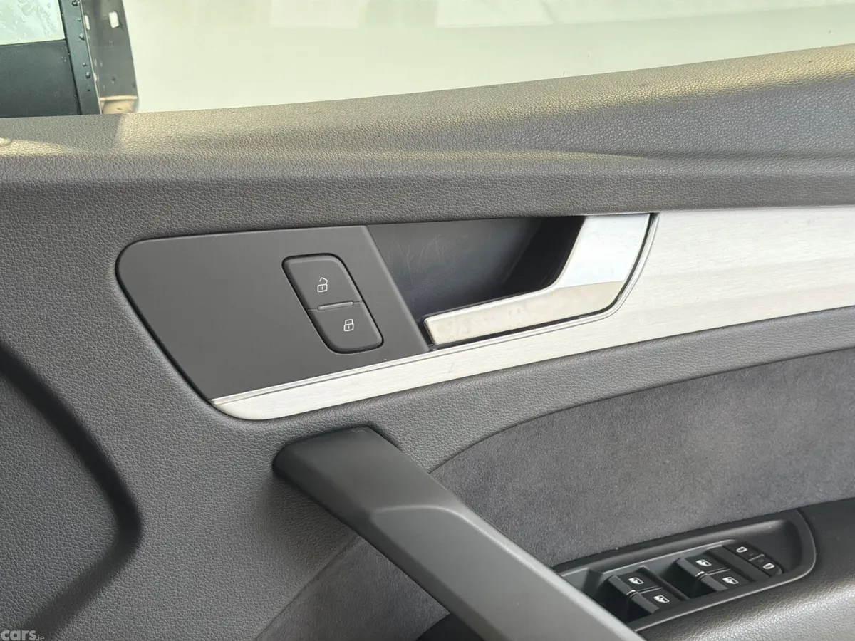 Audi Q5 SUV, Petrol Hybrid, 2023, White