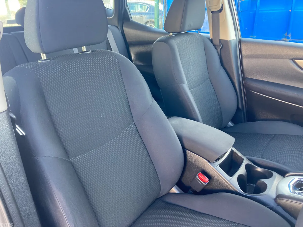 Nissan Qashqai Hatchback, Petrol, 2015, Grey