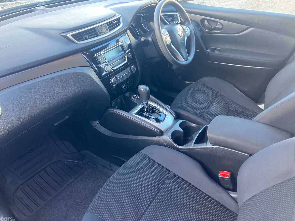 Nissan Qashqai Hatchback, Petrol, 2015, Grey