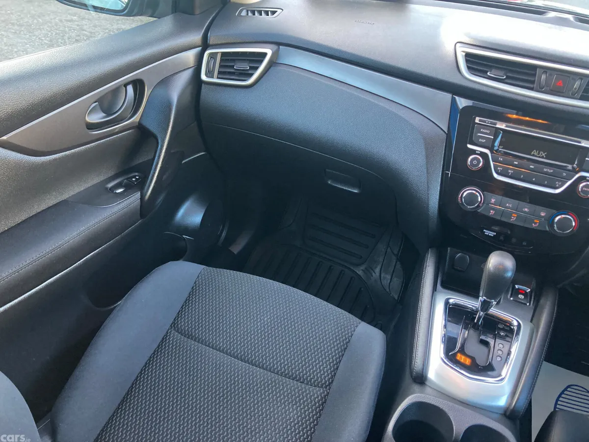 Nissan Qashqai Hatchback, Petrol, 2015, Grey