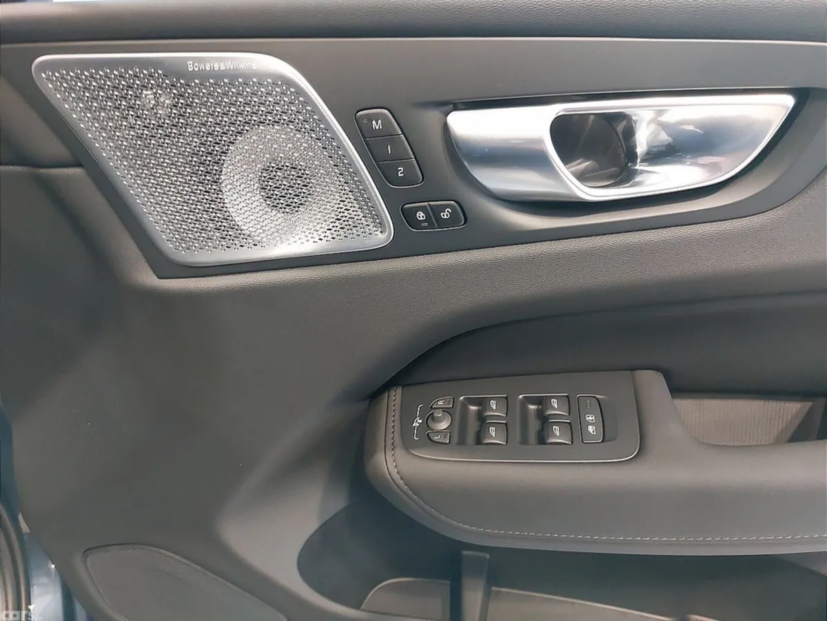 Volvo XC60 SUV, Petrol Plug-in Hybrid, 2026, Blue