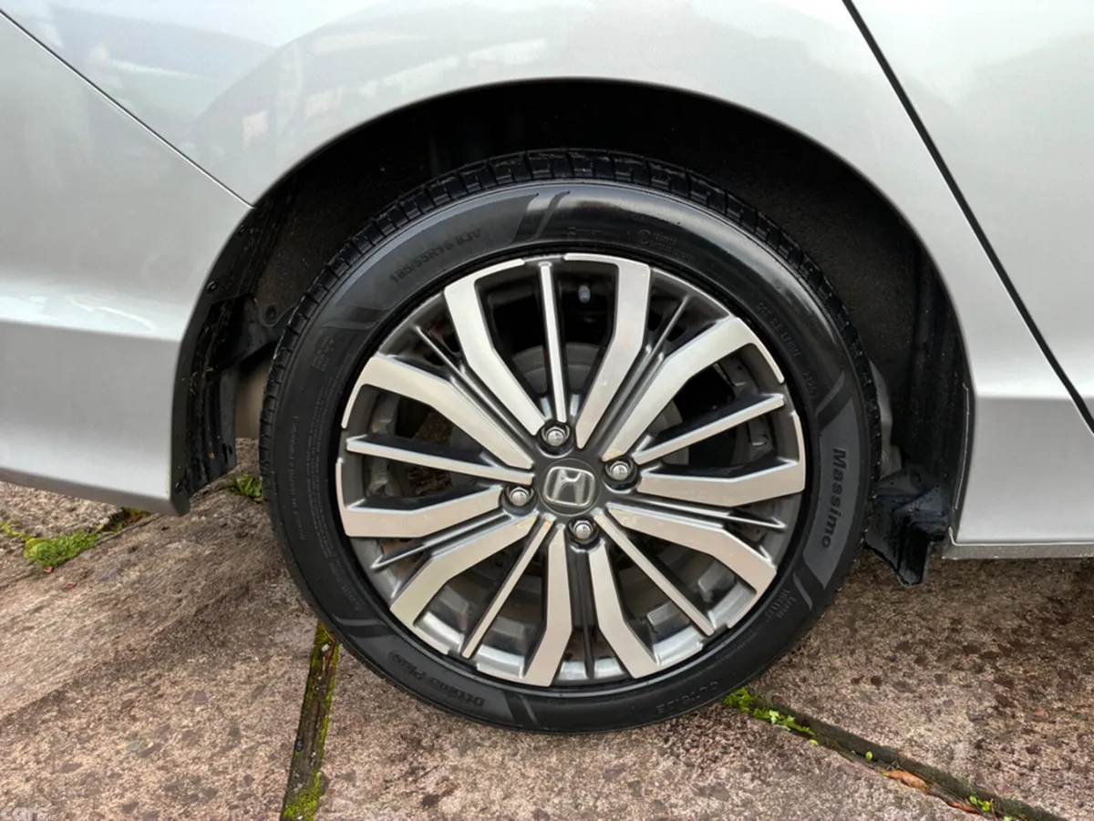 Honda Grace Saloon, Petrol Hybrid, 2018, Silver