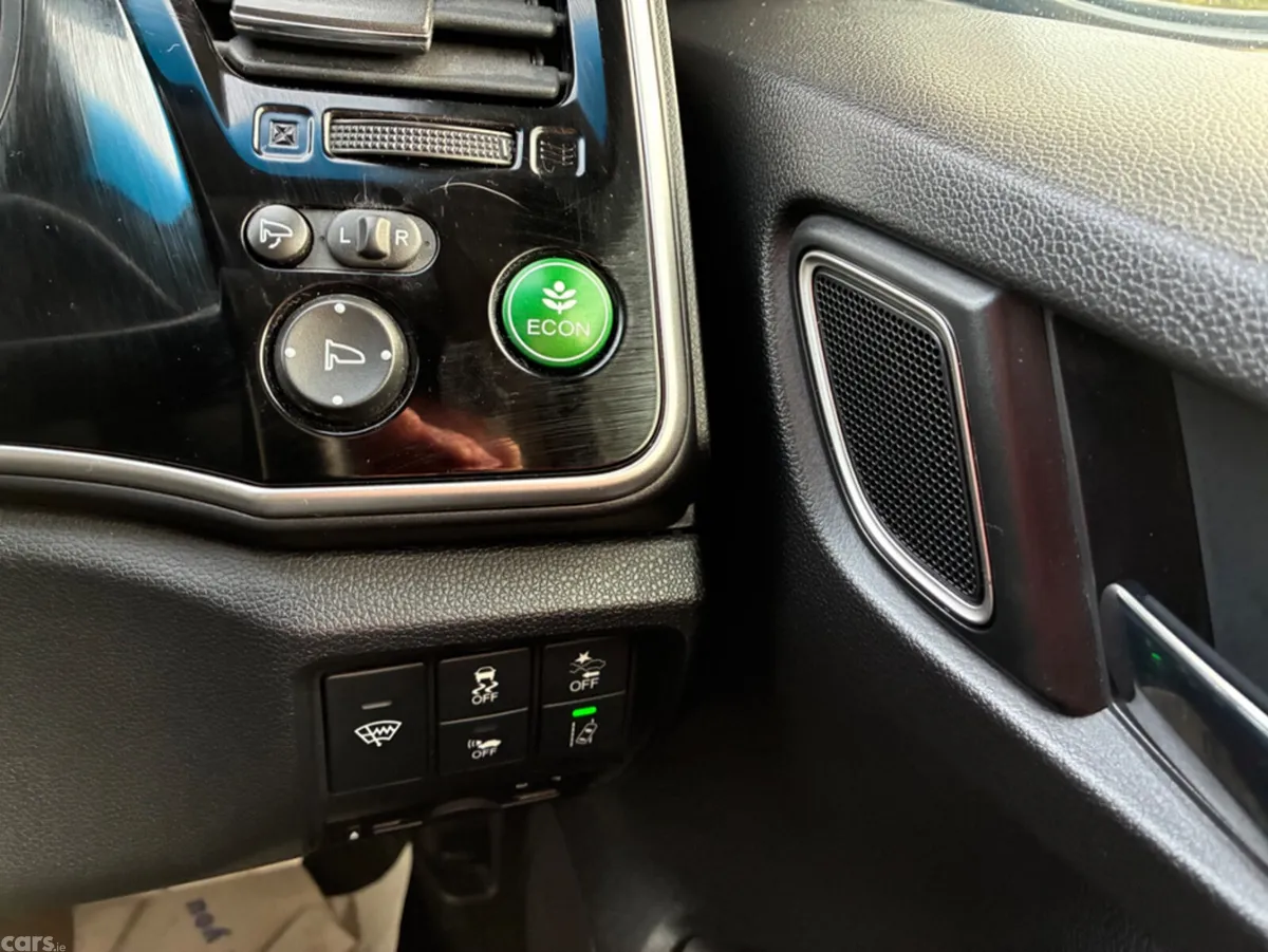 Honda Grace Saloon, Petrol Hybrid, 2018, Silver