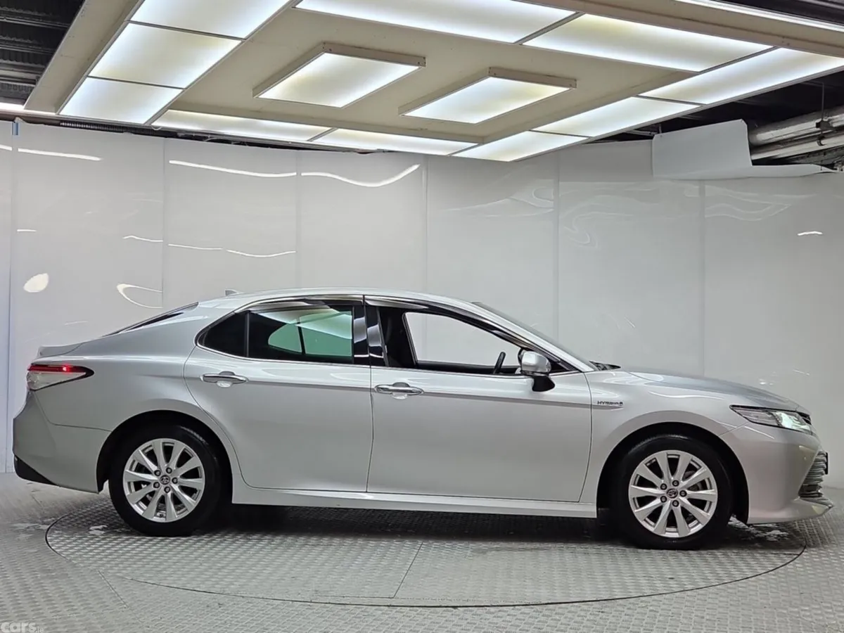 Toyota Camry Saloon, Petrol Hybrid, 2020, Silver