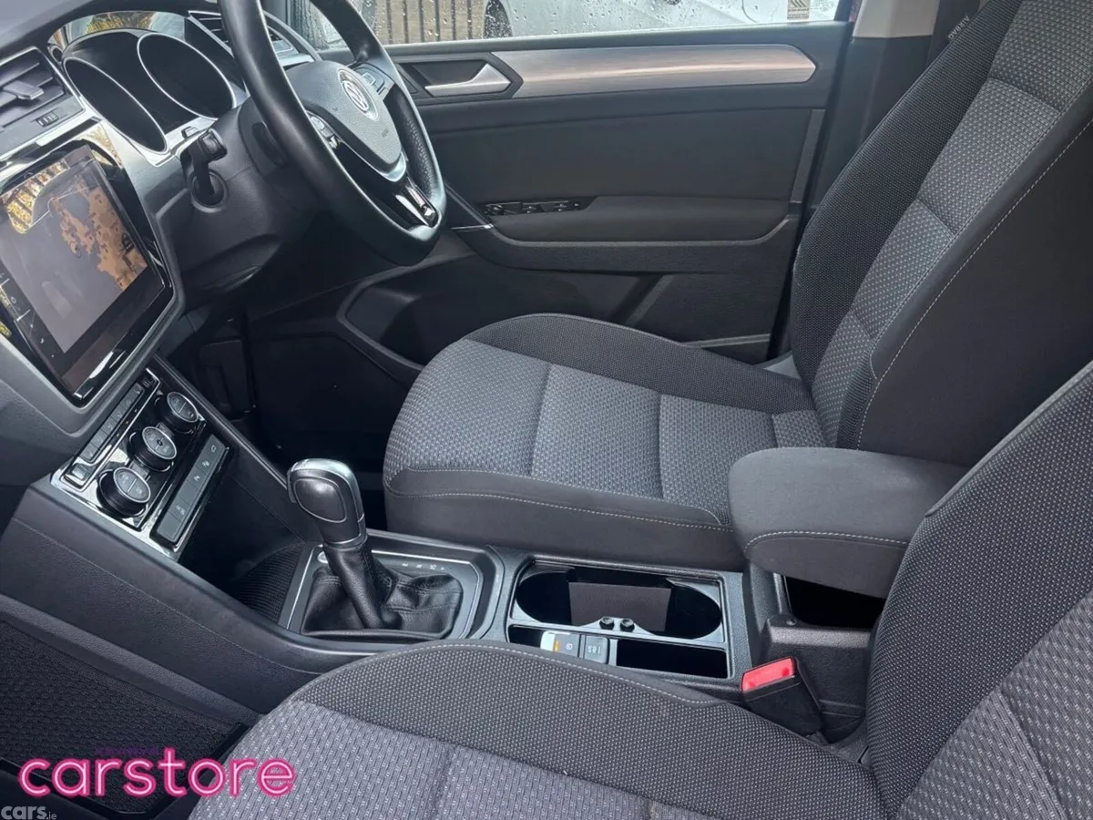 Volkswagen Touran MPV, Petrol, 2018, Blue