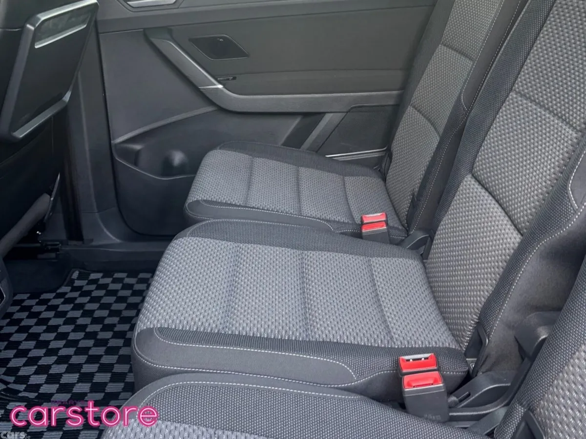 Volkswagen Touran MPV, Petrol, 2018, Blue