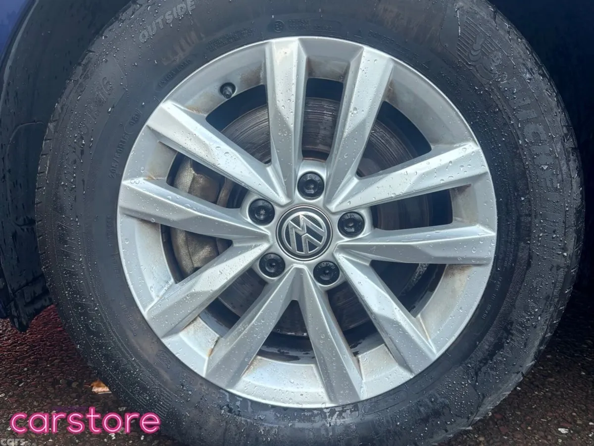 Volkswagen Touran MPV, Petrol, 2018, Blue