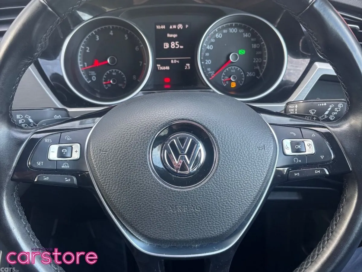 Volkswagen Touran MPV, Petrol, 2018, Blue
