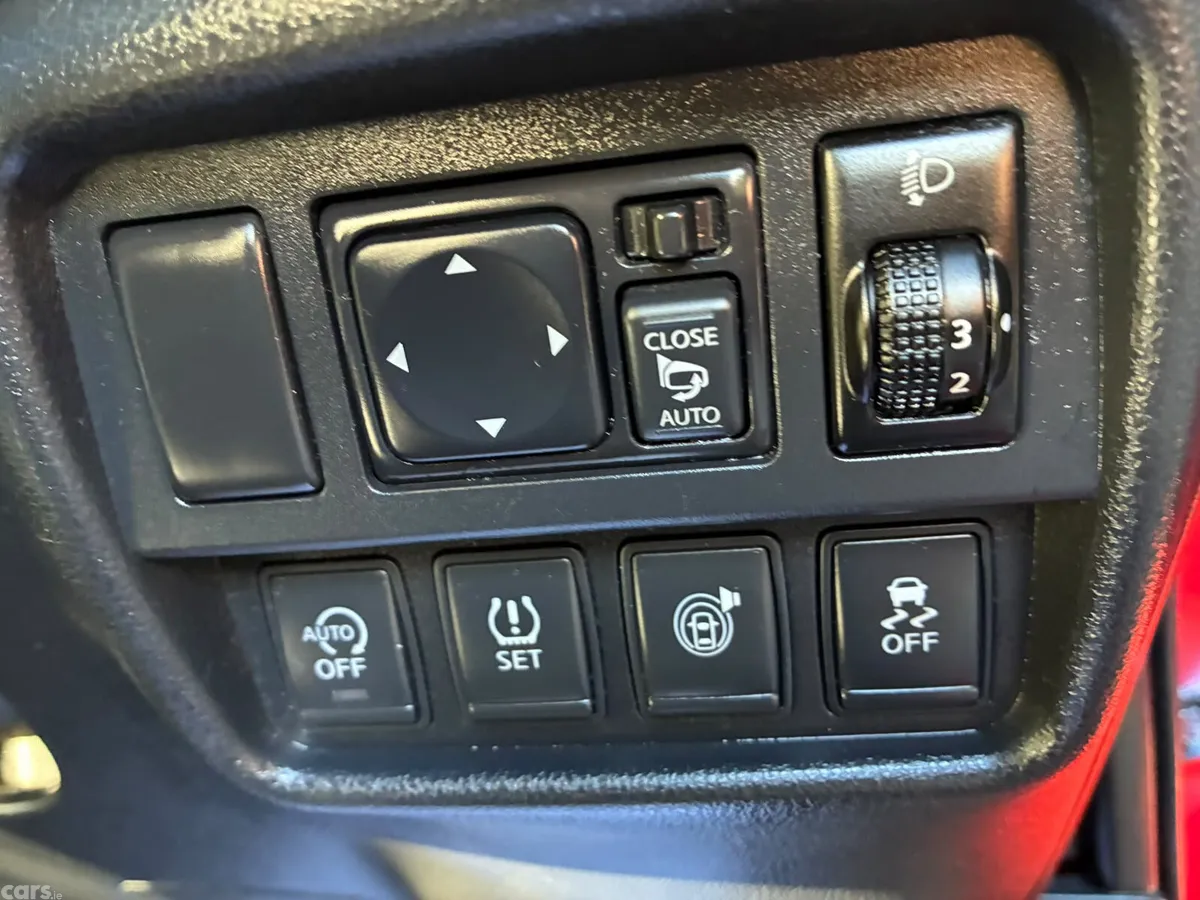 Nissan Juke SUV, Diesel, 2017, Red