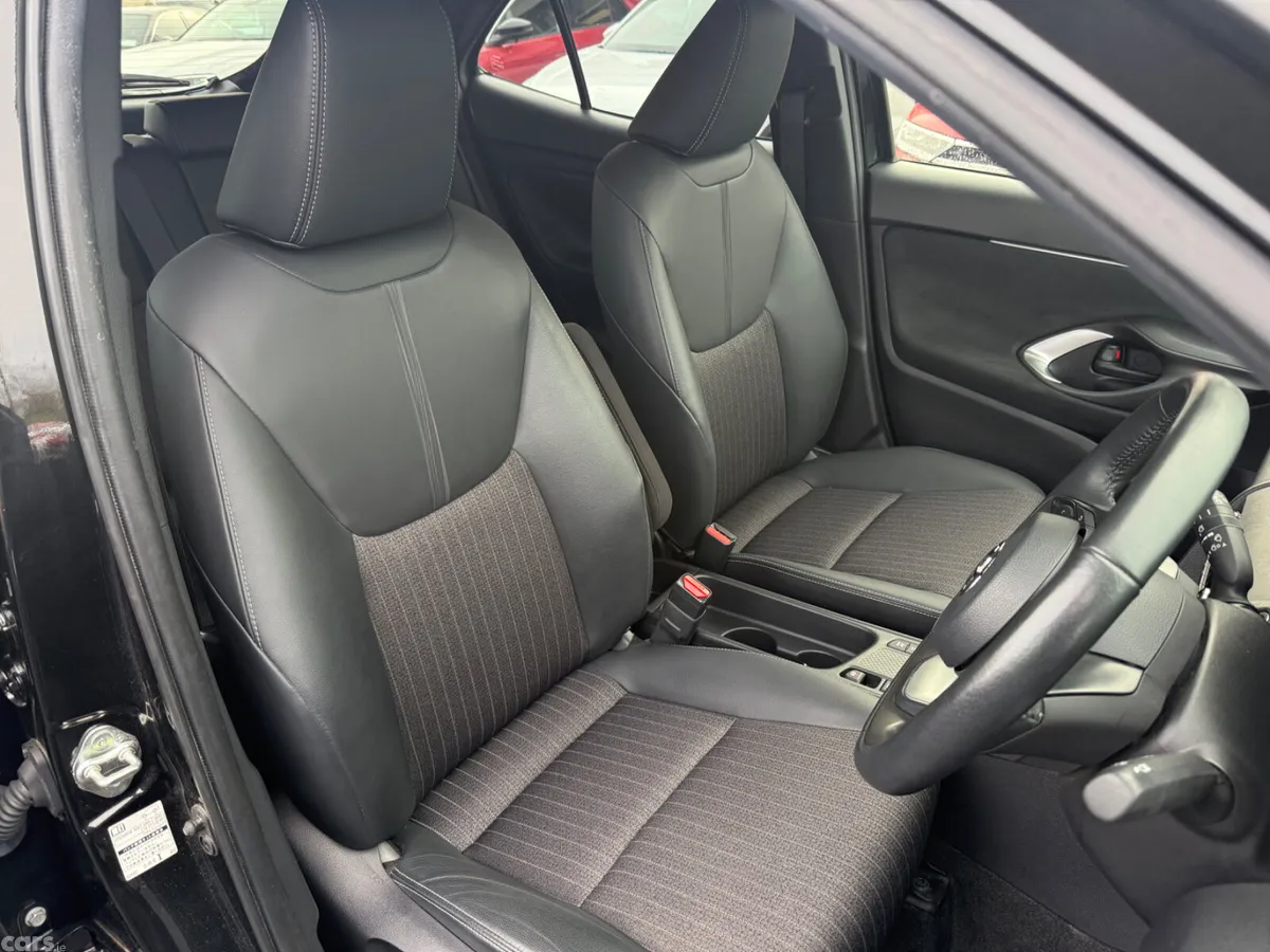 Toyota Yaris Cross SUV, Petrol Hybrid, 2023, Black