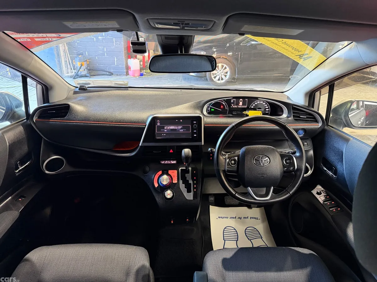 Toyota Sienta MPV, Petrol Hybrid, 2016, Silver