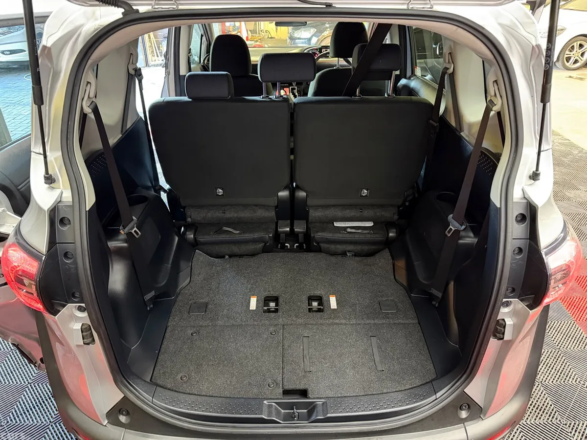 Toyota Sienta MPV, Petrol Hybrid, 2016, Silver