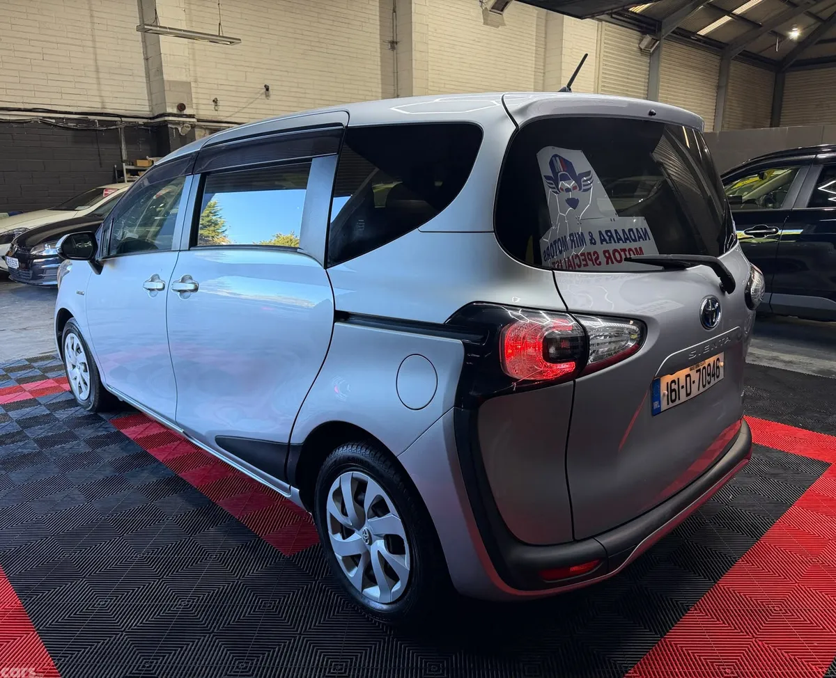Toyota Sienta MPV, Petrol Hybrid, 2016, Silver