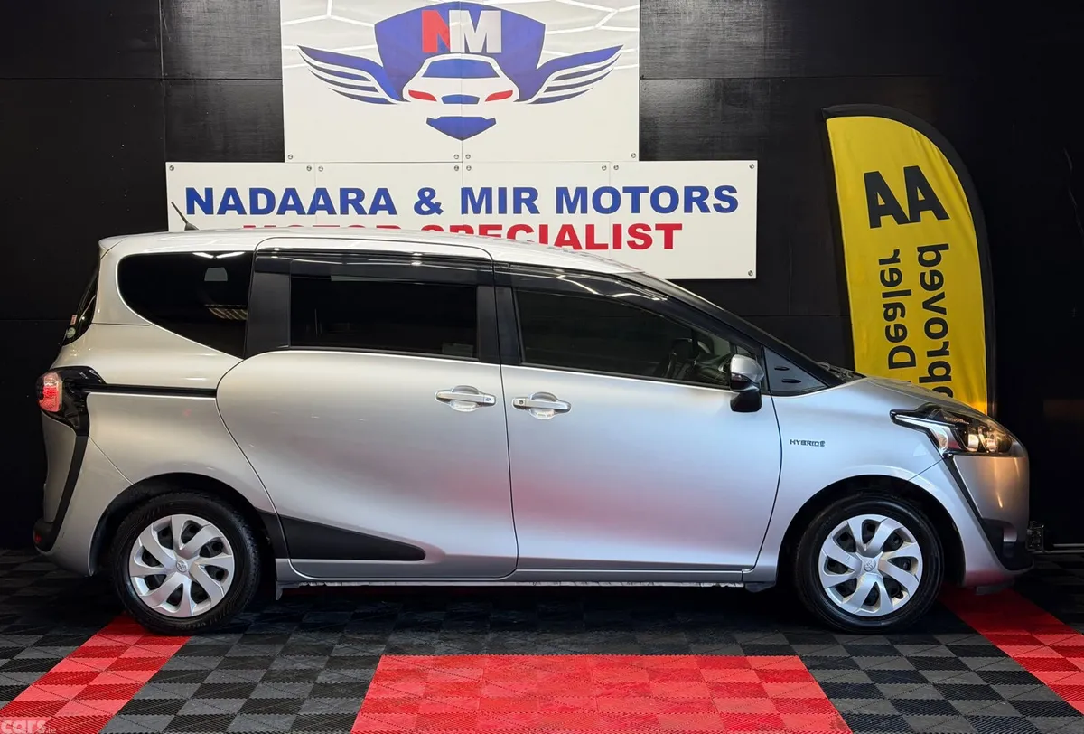 Toyota Sienta MPV, Petrol Hybrid, 2016, Silver