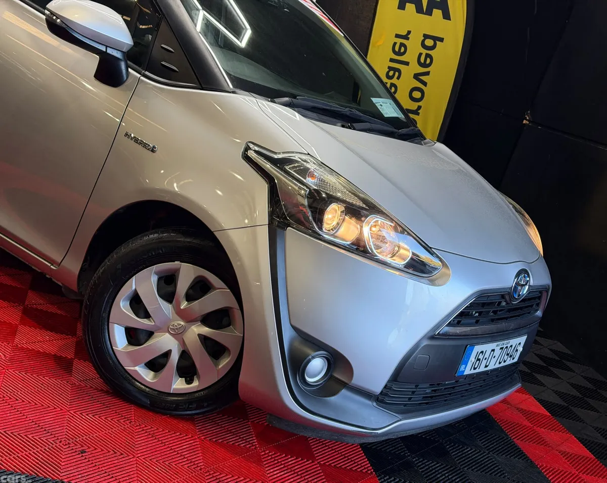 Toyota Sienta MPV, Petrol Hybrid, 2016, Silver