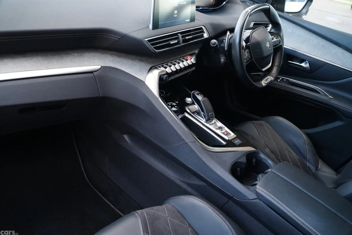 Peugeot 5008 MPV, Diesel, 2019, Grey