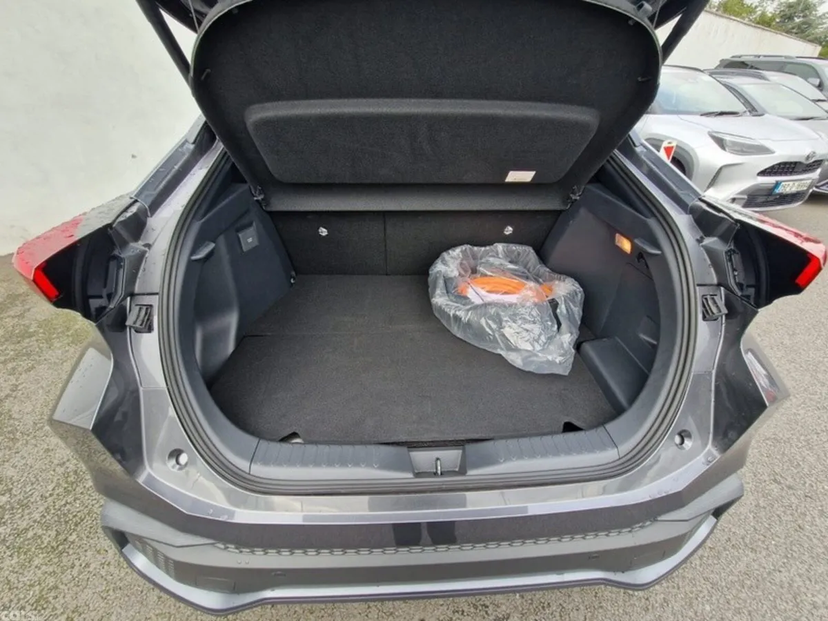 Toyota C-HR SUV, Petrol Hybrid, 2025, Grey