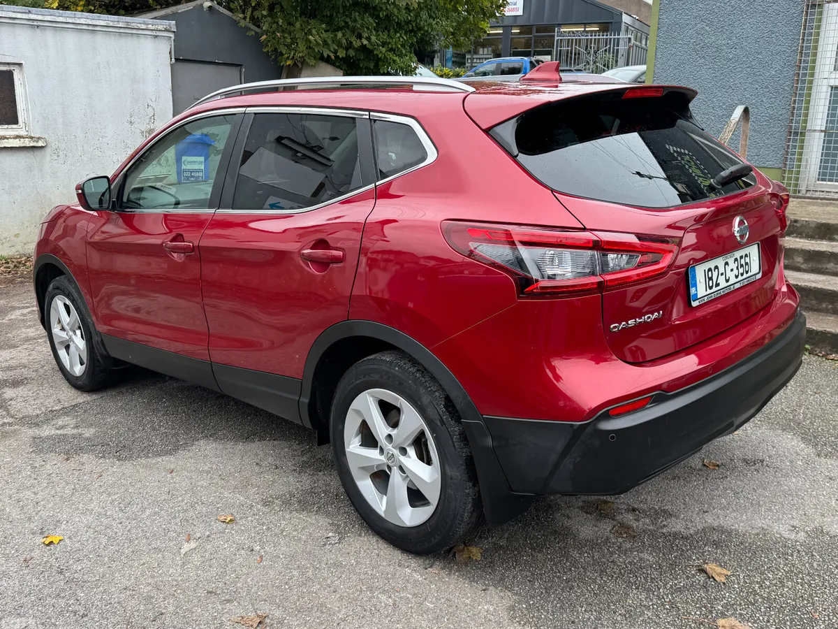 Nissan Qashqai MPV, Petrol, 2018, Red