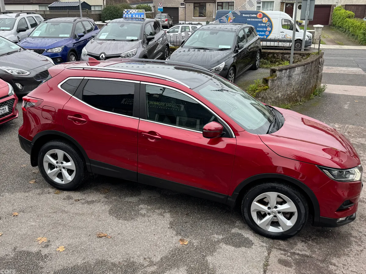 Nissan Qashqai MPV, Petrol, 2018, Red
