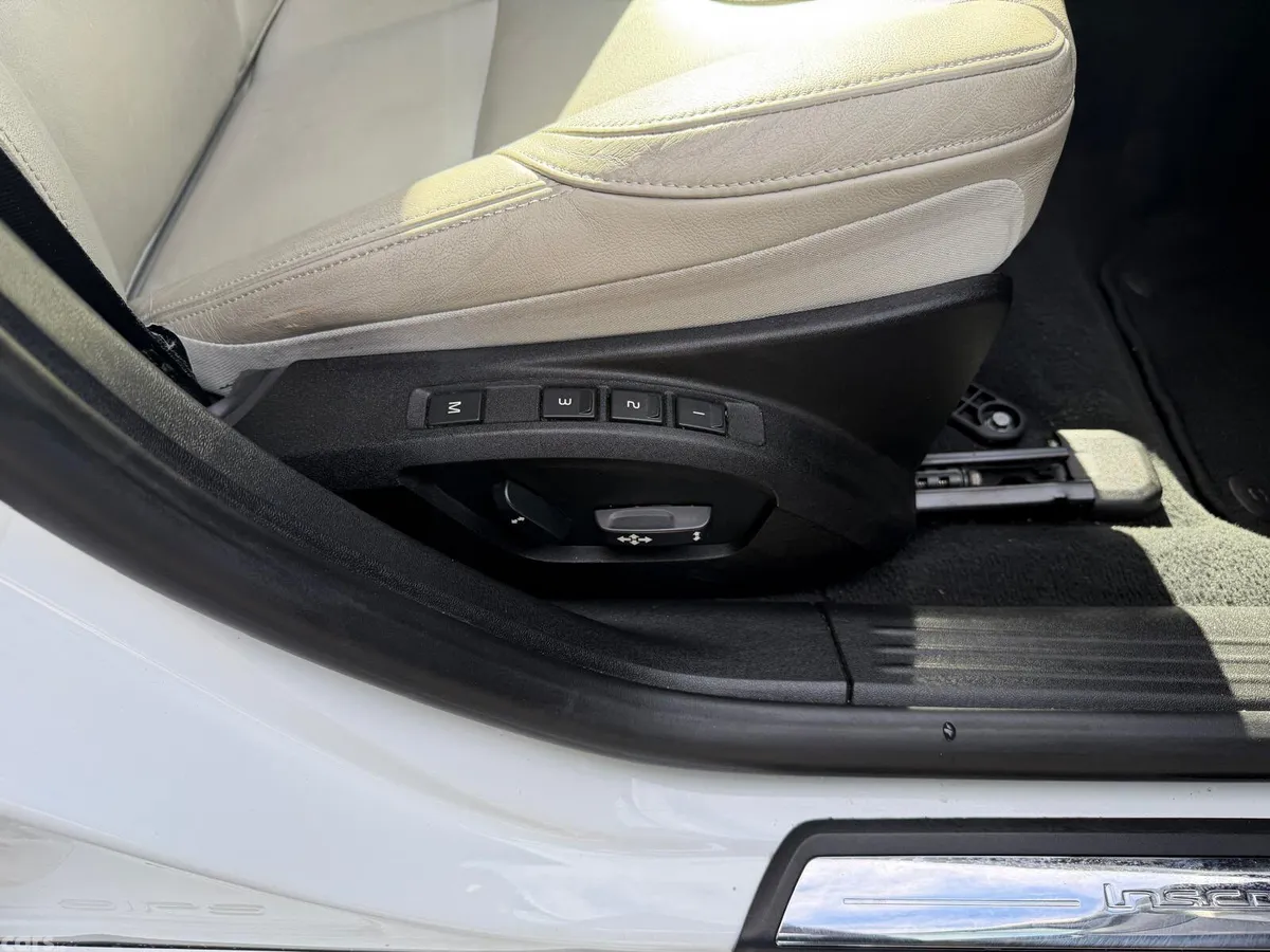 Volvo V40 Hatchback, Diesel, 2017, White