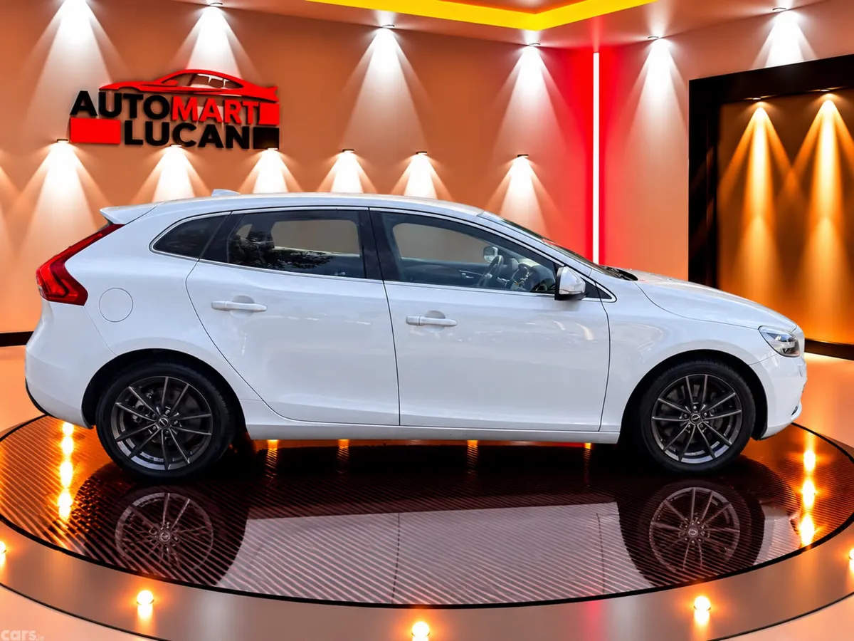 Volvo V40 Hatchback, Diesel, 2017, White