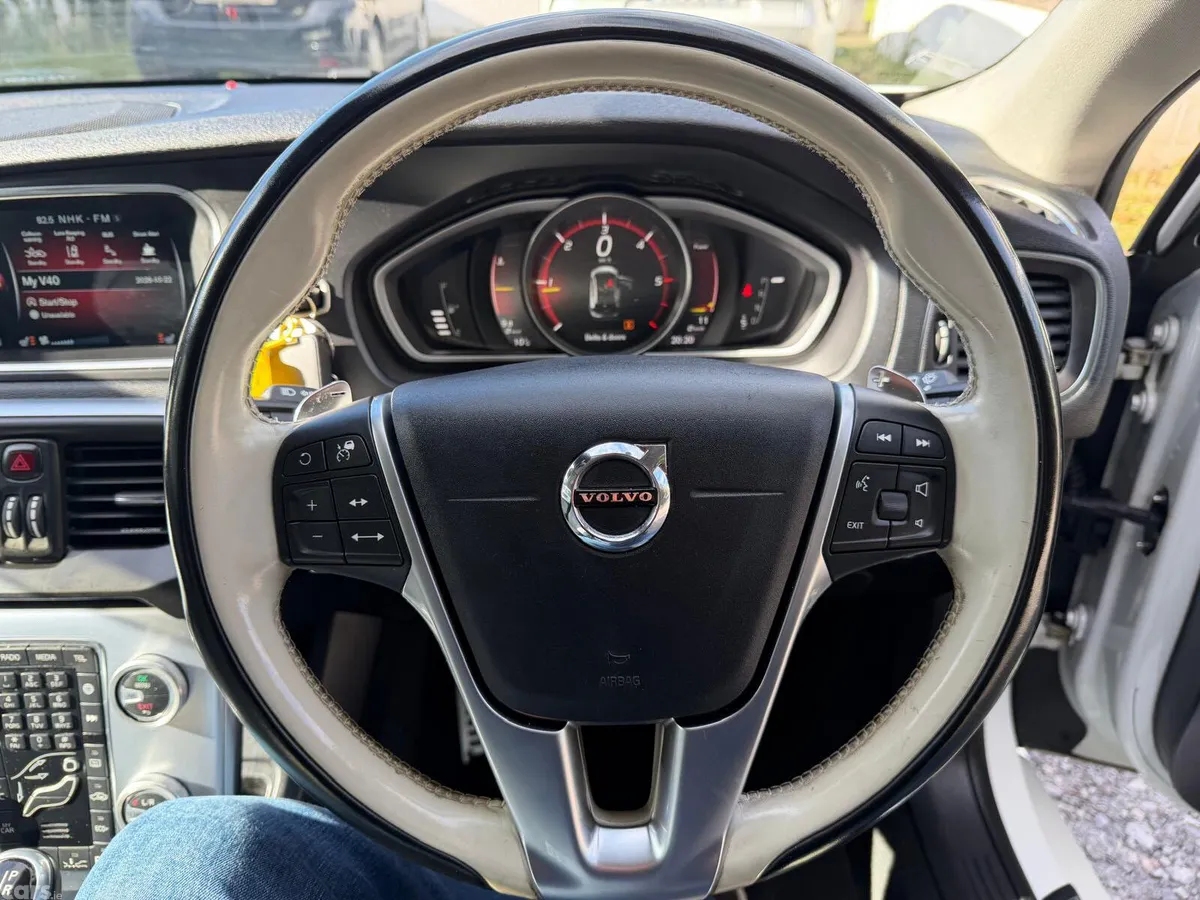 Volvo V40 Hatchback, Diesel, 2017, White
