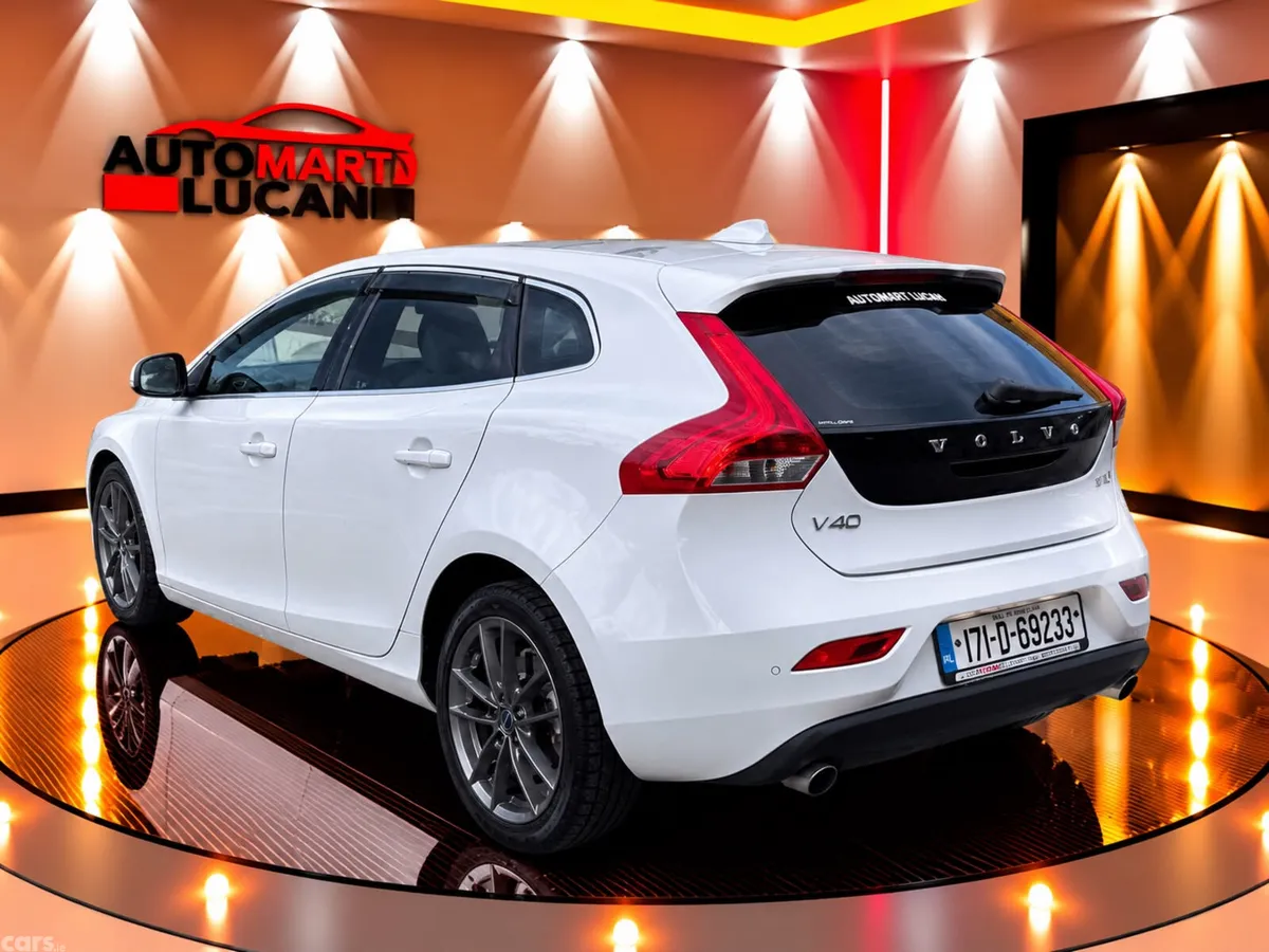 Volvo V40 Hatchback, Diesel, 2017, White