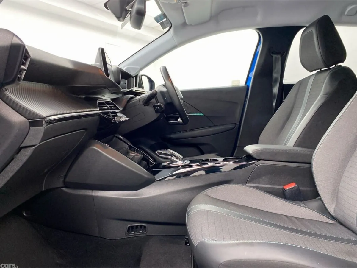 Peugeot 208 Hatchback, Electric, 2022, Blue