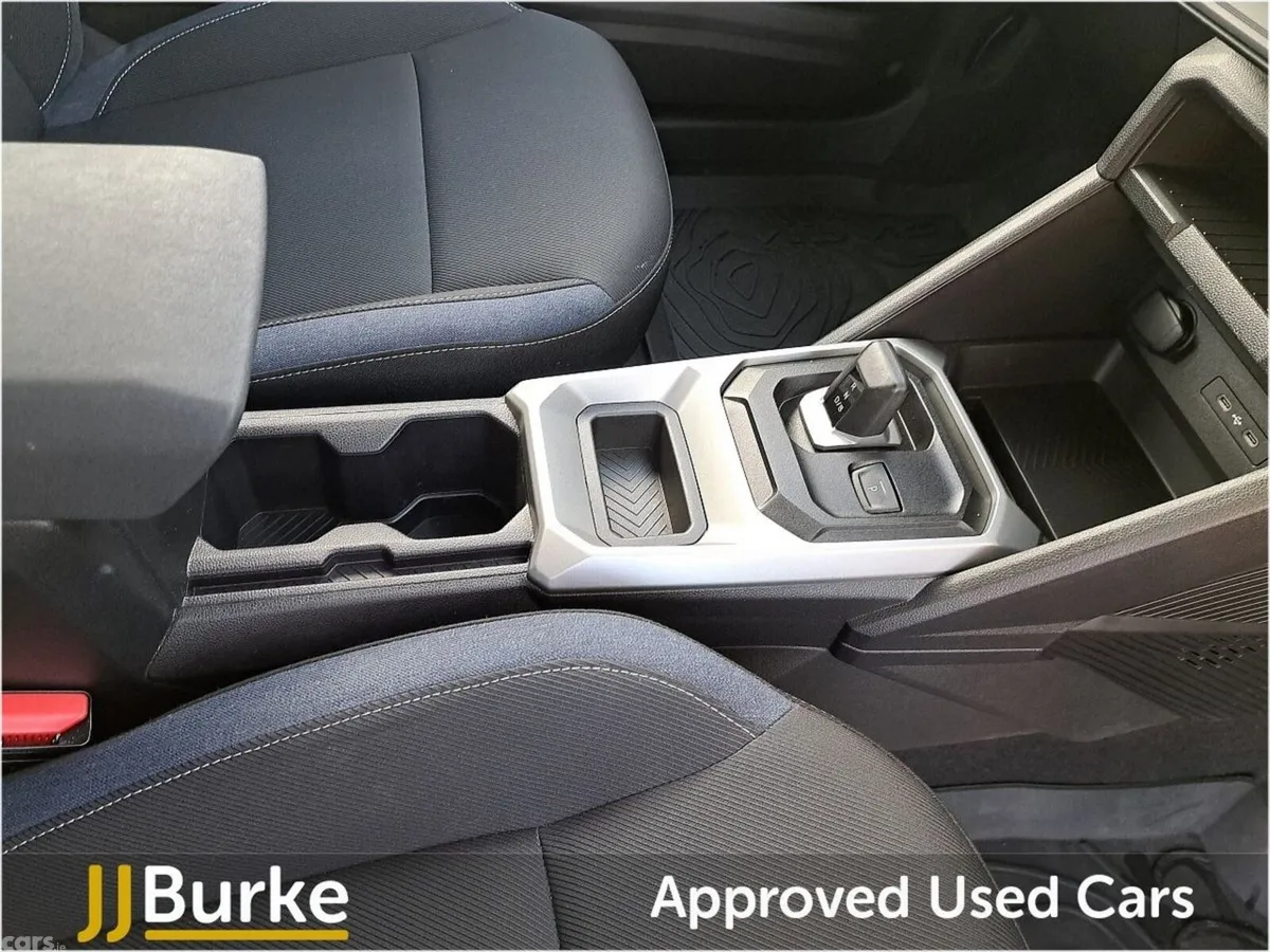 Dacia Duster SUV, Petrol Hybrid, 2025, Grey