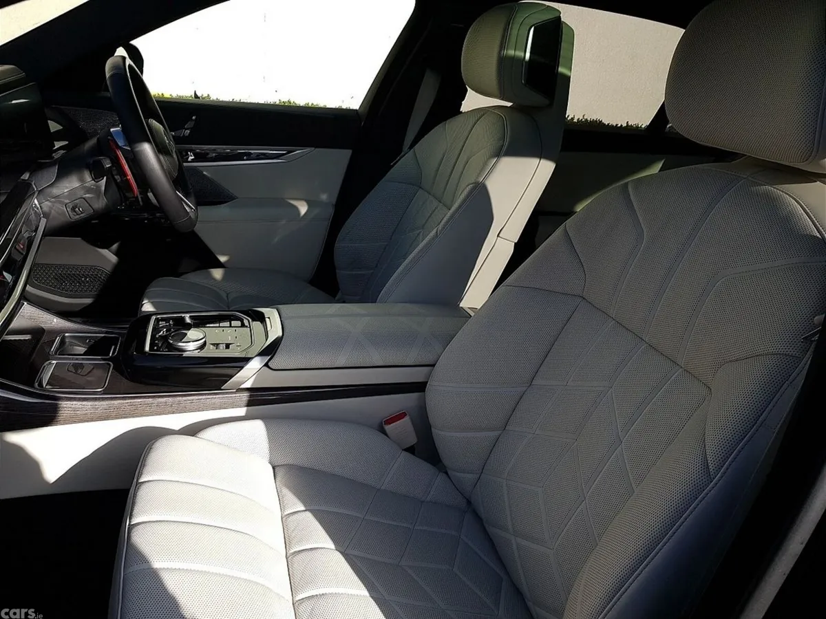 BMW 7-Series Saloon, Petrol Plug-in Hybrid, 2026, Black