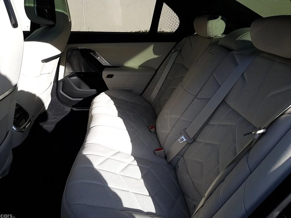 BMW 7-Series Saloon, Petrol Plug-in Hybrid, 2026, Black