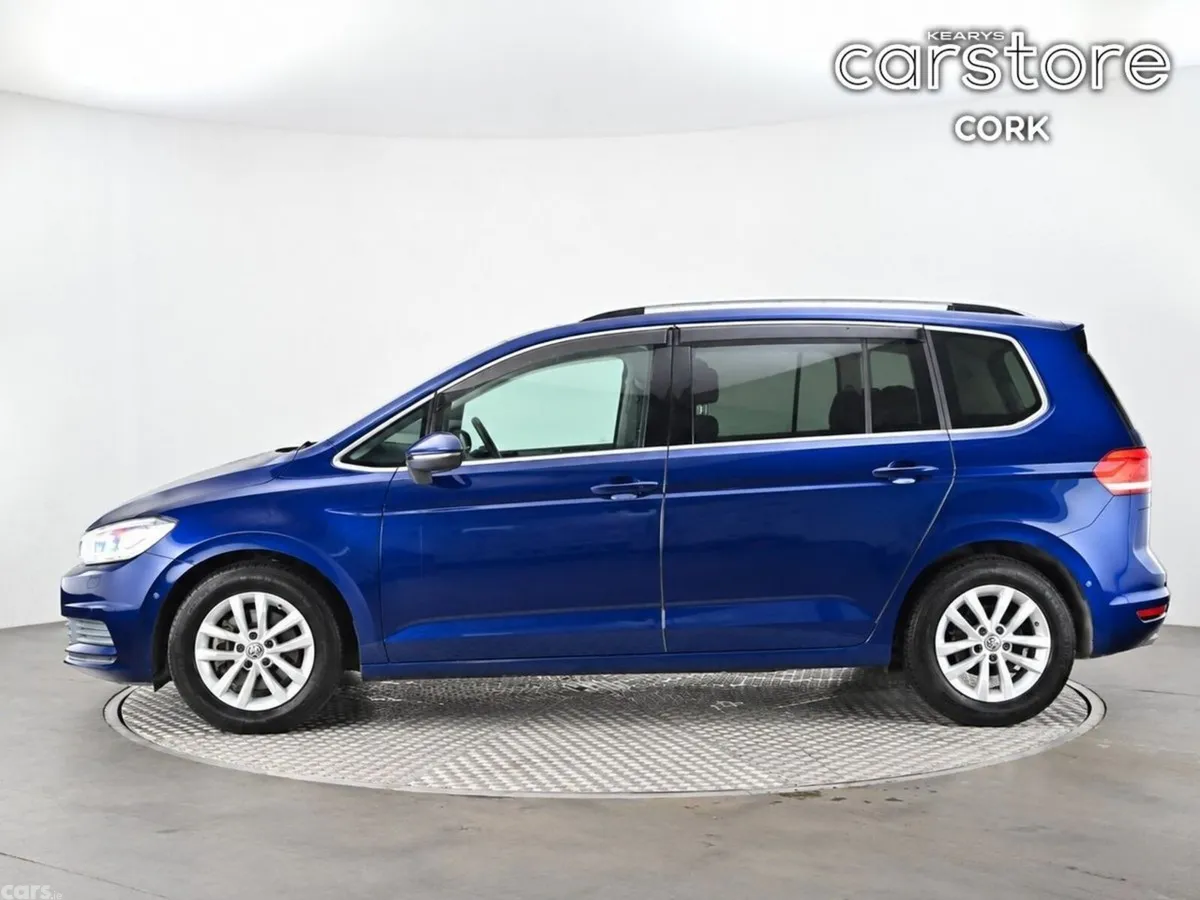Volkswagen Touran MPV, Petrol, 2018, Blue