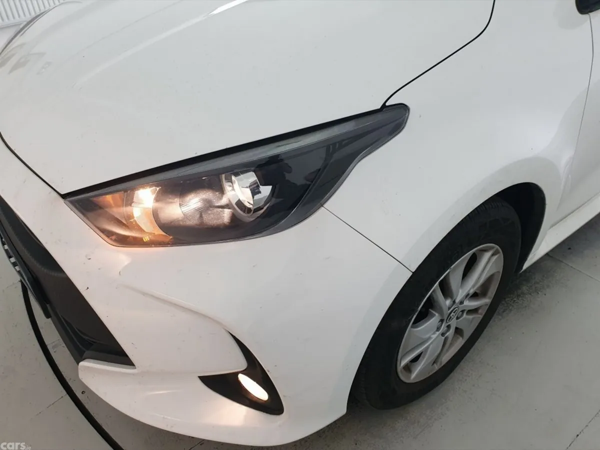 Toyota Yaris Hatchback, Petrol Hybrid, 2024, White