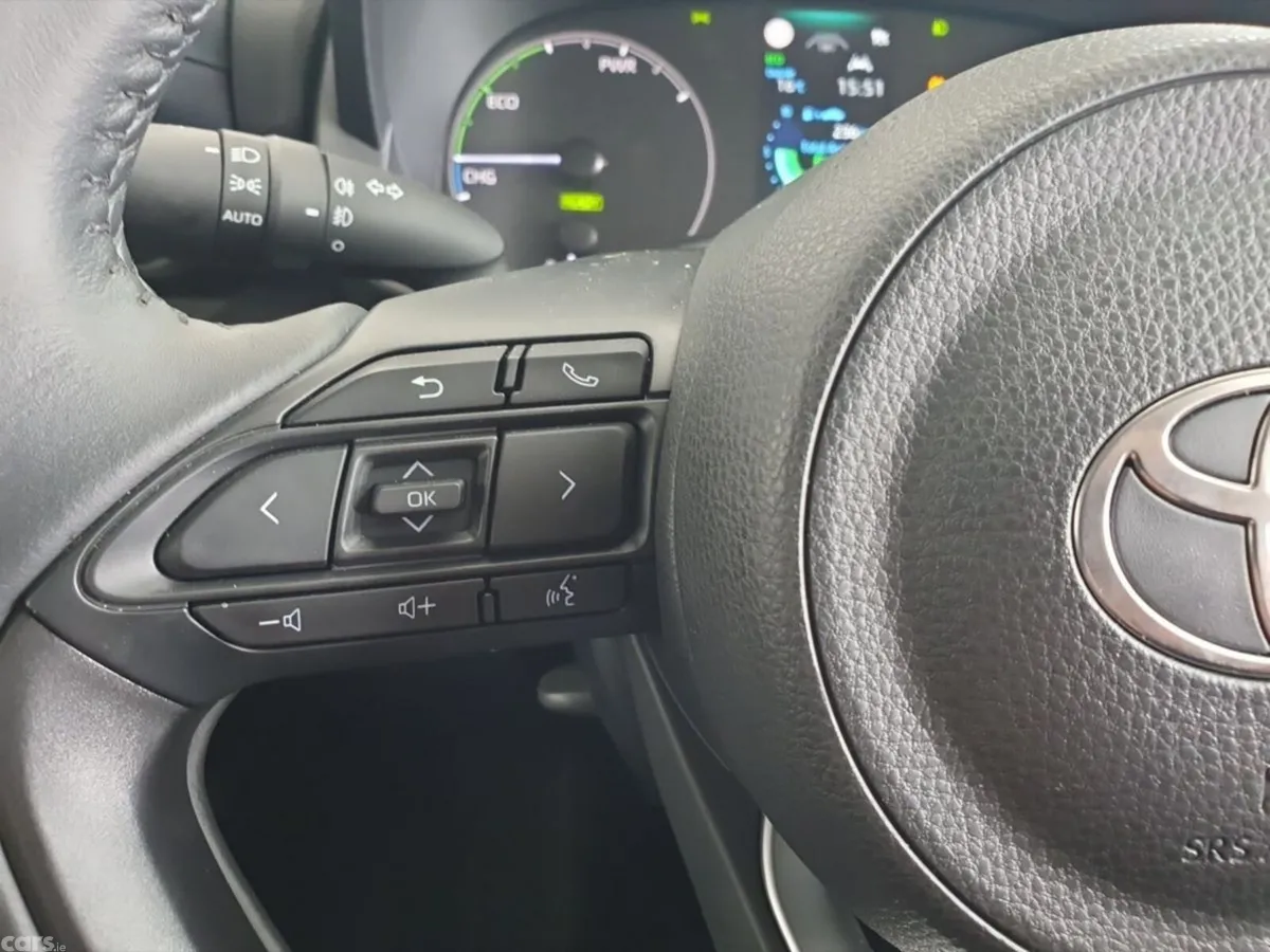 Toyota Yaris Hatchback, Petrol Hybrid, 2024, White