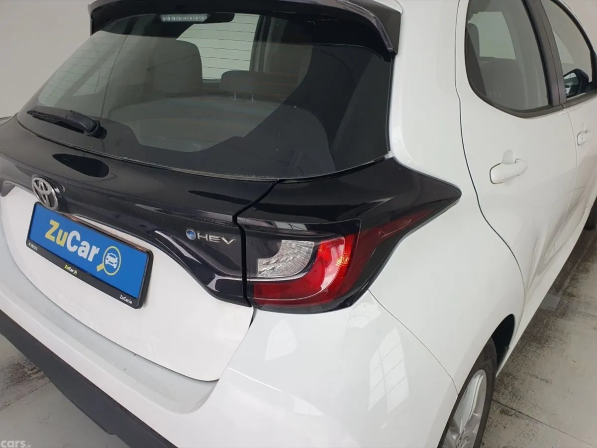 Toyota Yaris Hatchback, Petrol Hybrid, 2024, White