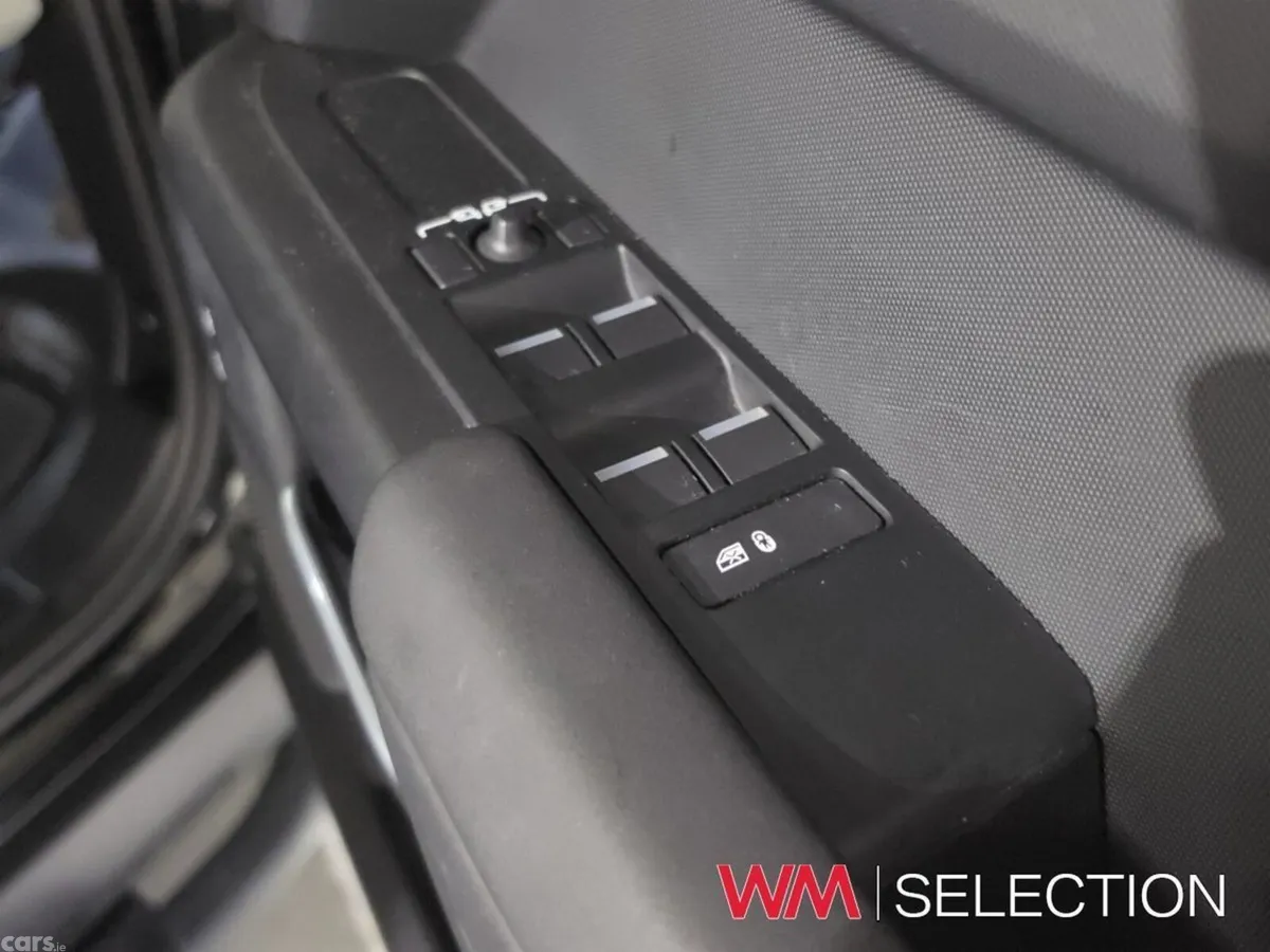 Land Rover Defender SUV, Petrol Plug-in Hybrid, 2023, Black