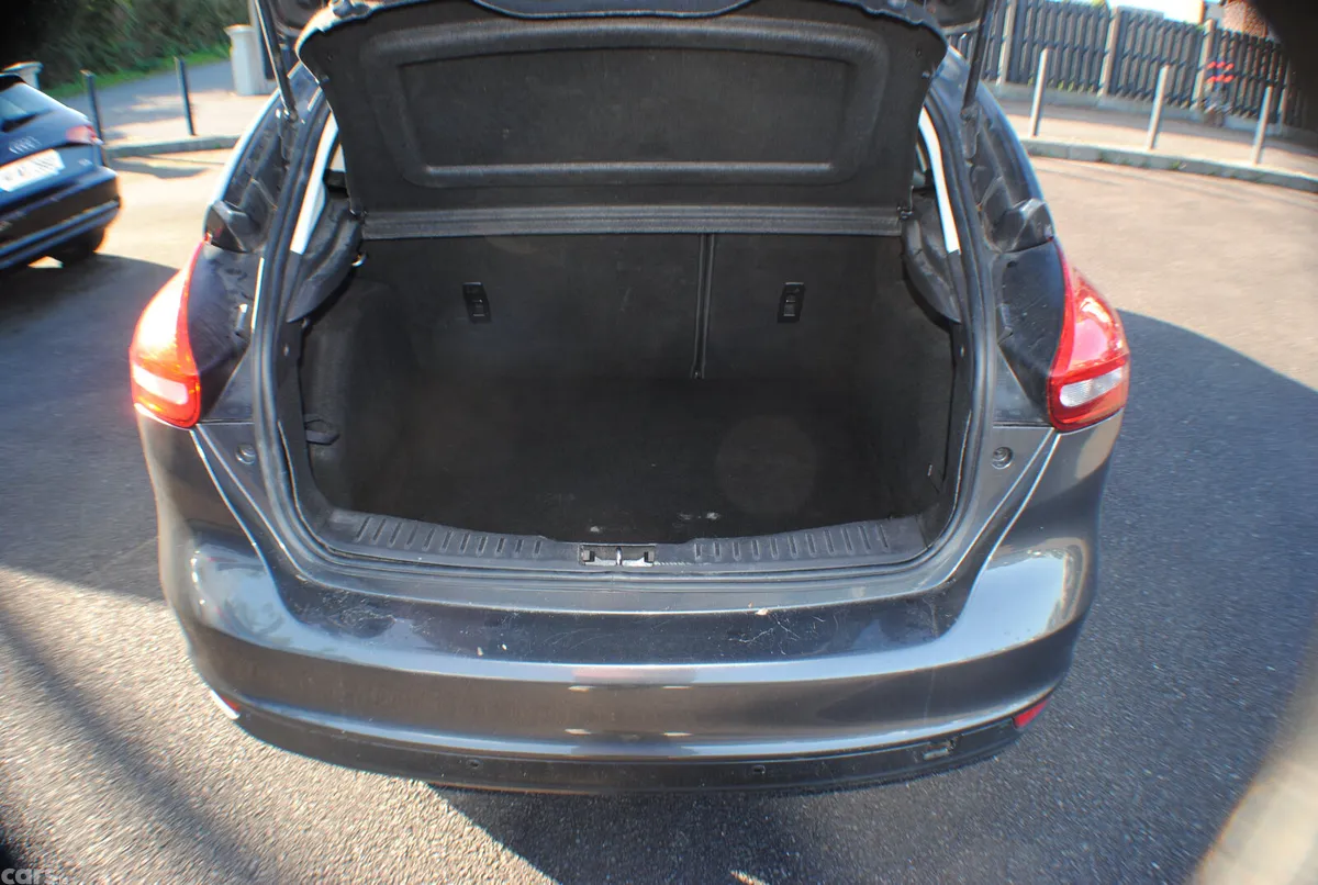 Ford Focus Hatchback, Diesel, 2015, Grey
