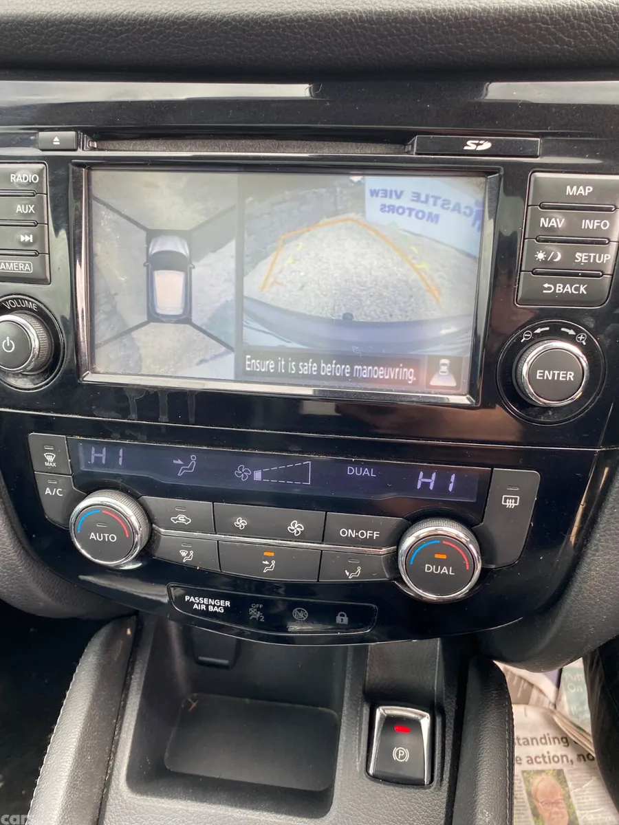 Nissan Qashqai Hatchback, Diesel, 2014, Brown