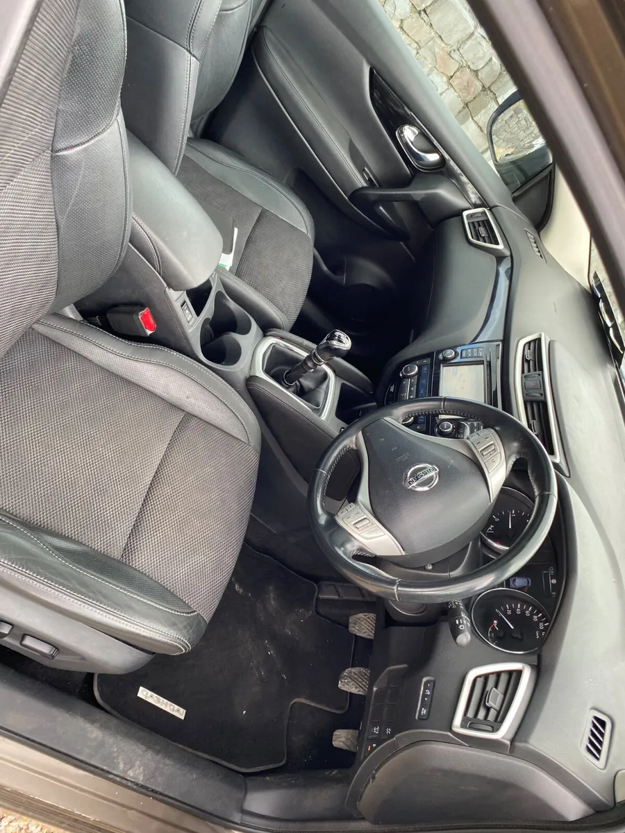 Nissan Qashqai Hatchback, Diesel, 2014, Brown