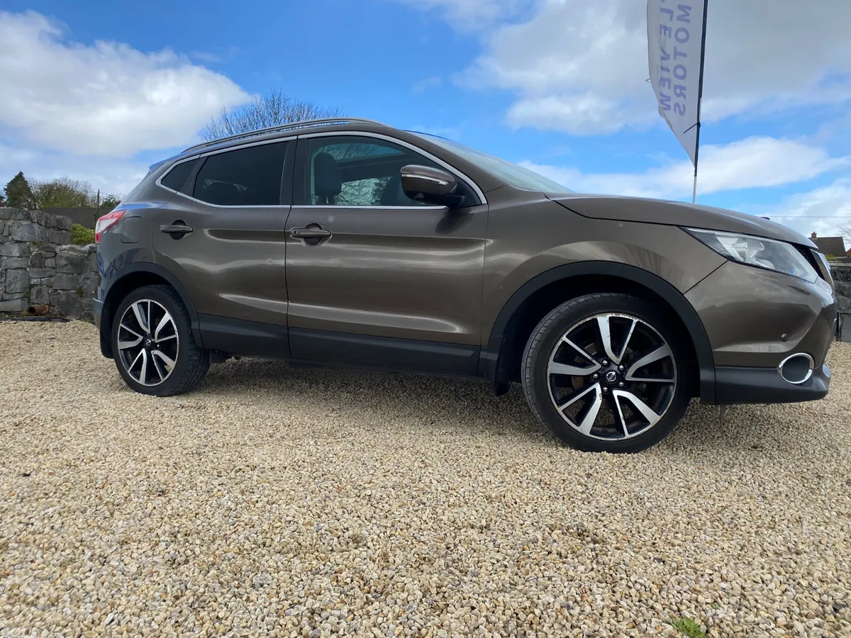 Nissan Qashqai Hatchback, Diesel, 2014, Brown
