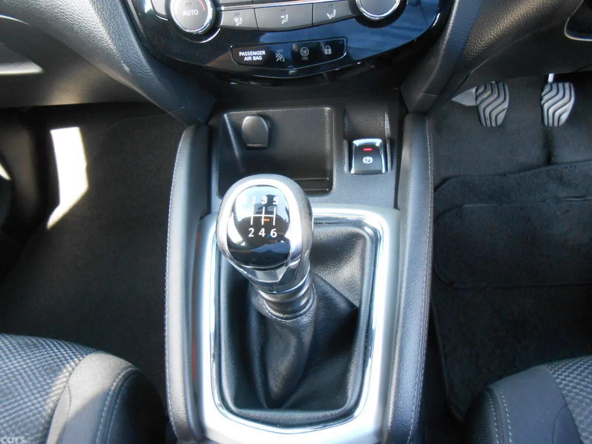 Nissan Qashqai Hatchback, Petrol, 2016, Blue