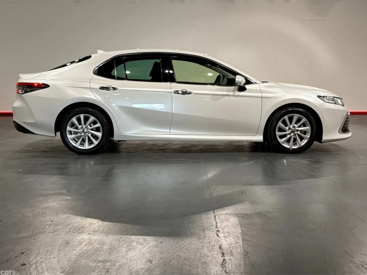 Toyota Camry Saloon, Petrol Hybrid, 2023, White