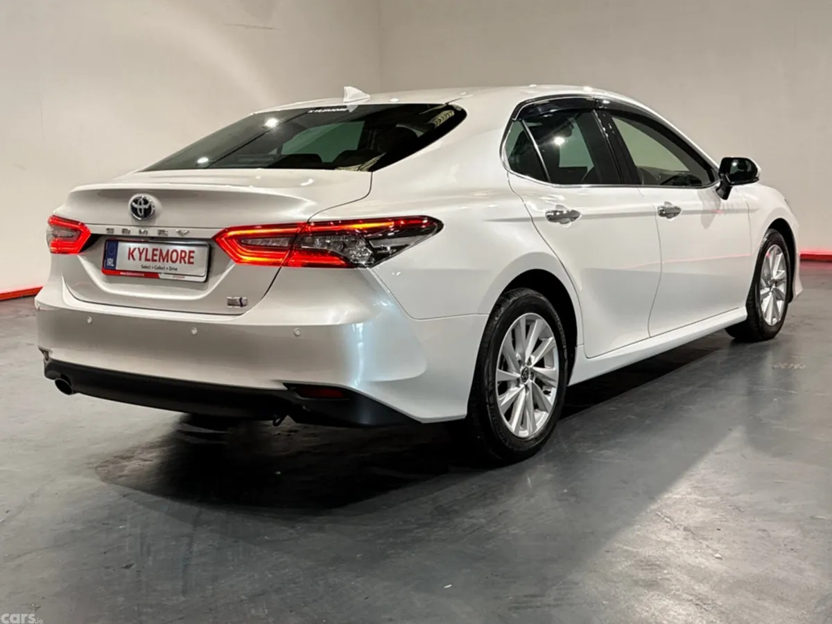 Toyota Camry Saloon, Petrol Hybrid, 2023, White